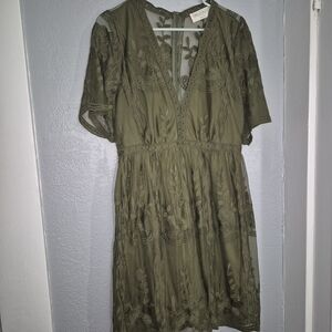 Forever 21 Green V-Neck Short Sleeve Midi Dress